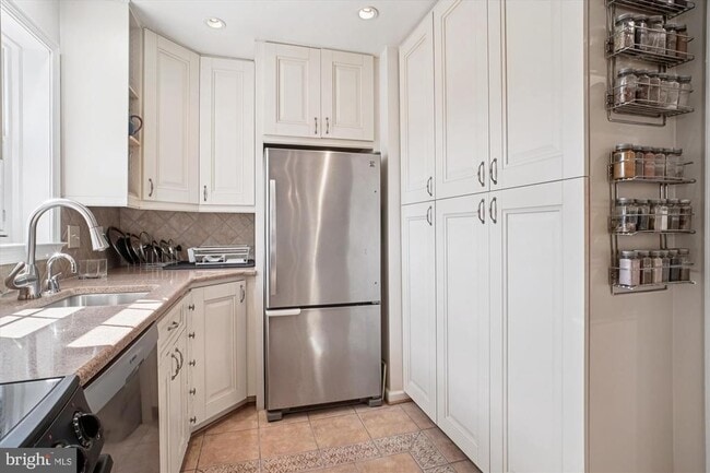 Building Photo - 10715 Kings Riding Way