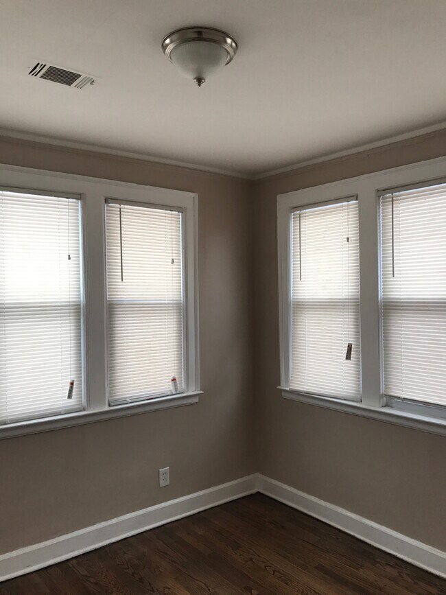 Building Photo - 3235 W Grand St