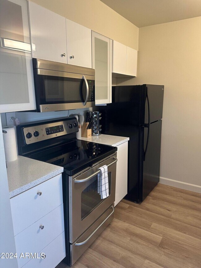 Foto del edificio - 7625 E Camelback Rd