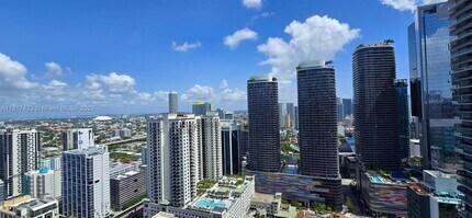 Building Photo - 1100S S Miami Ave