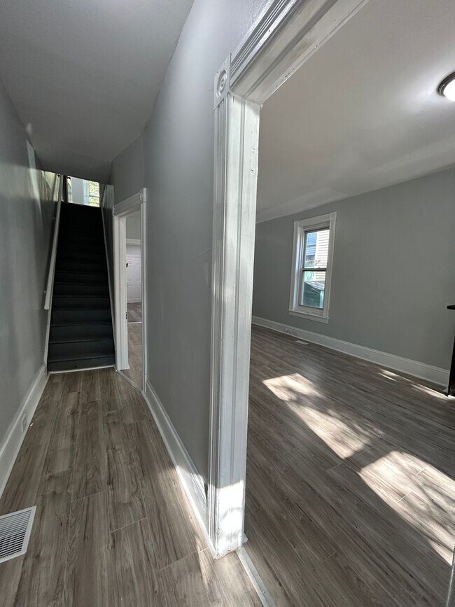 Foto del edificio - 298 Rutherford Ave