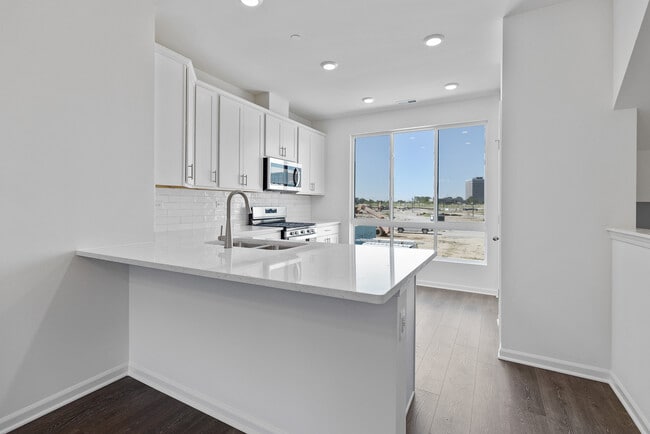 Building Photo - 1262 Lakepointe Dr