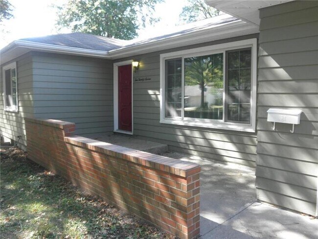 Building Photo - 1027 SW Parkview St