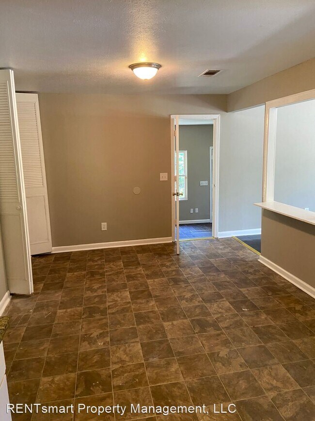 Building Photo - 4 br, 2 bath House - 636 Barklay Way