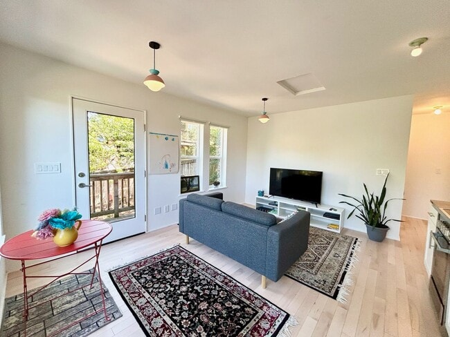 Building Photo - PRAGER DUPLEX