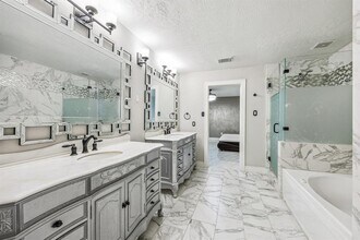 Building Photo - 6021 Whispering Lakes Dr