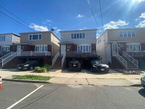 Building Photo - 160 W 18th St