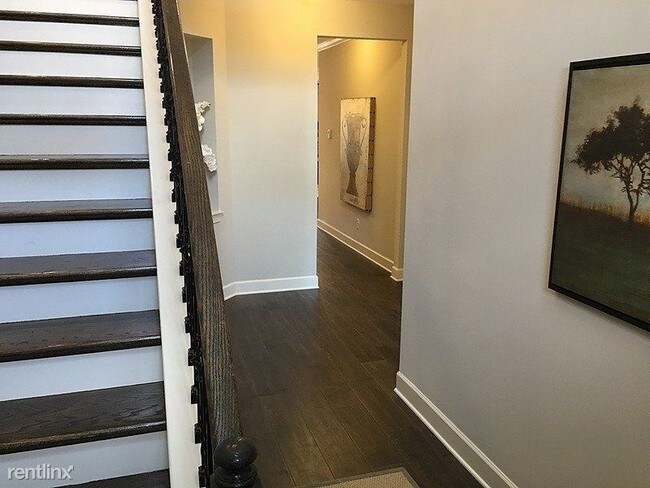 Building Photo - 3 br, 2.5 bath Townhome - 532 Sydenham Drive