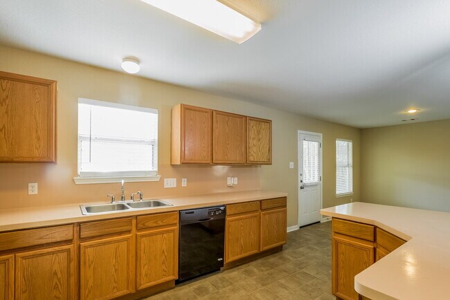 Foto del edificio - 9526 Yearling Branch Dr