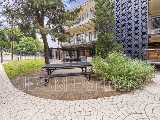 Foto del edificio - 2860 W 32nd Ave