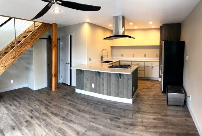 Foto del edificio - One of a Kind 2 Bed, 2 Bath Home with Gorgeous Mountain Views!