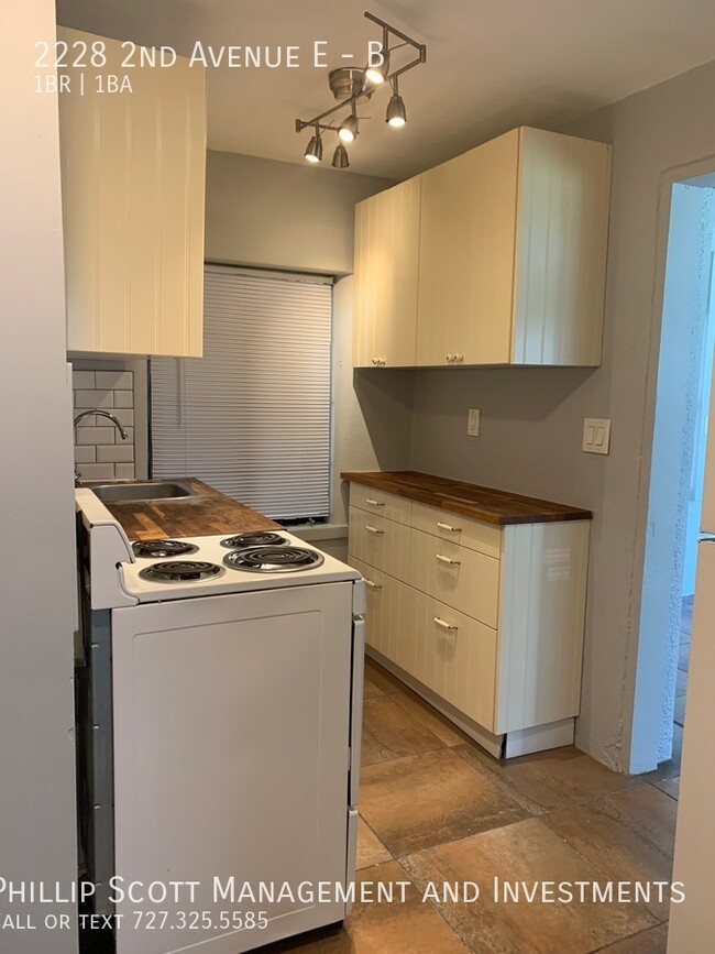 Building Photo - Updated 1 Bedroom - Semi-Private Patio and...