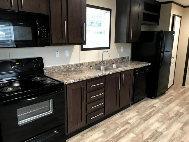 Building Photo - 14401 Courtney Rd (Brand New)