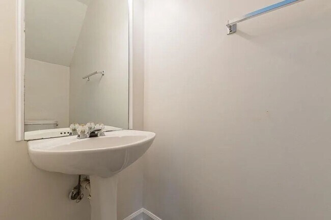 Building Photo - 5545 Northcut Dr