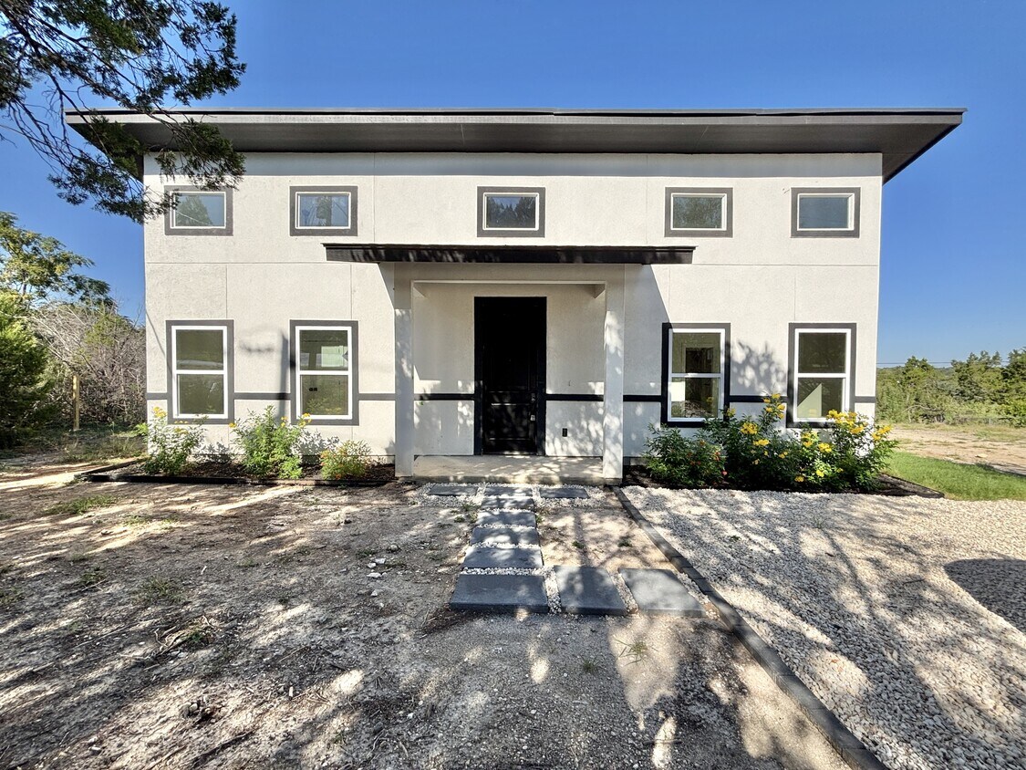 Foto principal - 227 Canyon Springs Dr