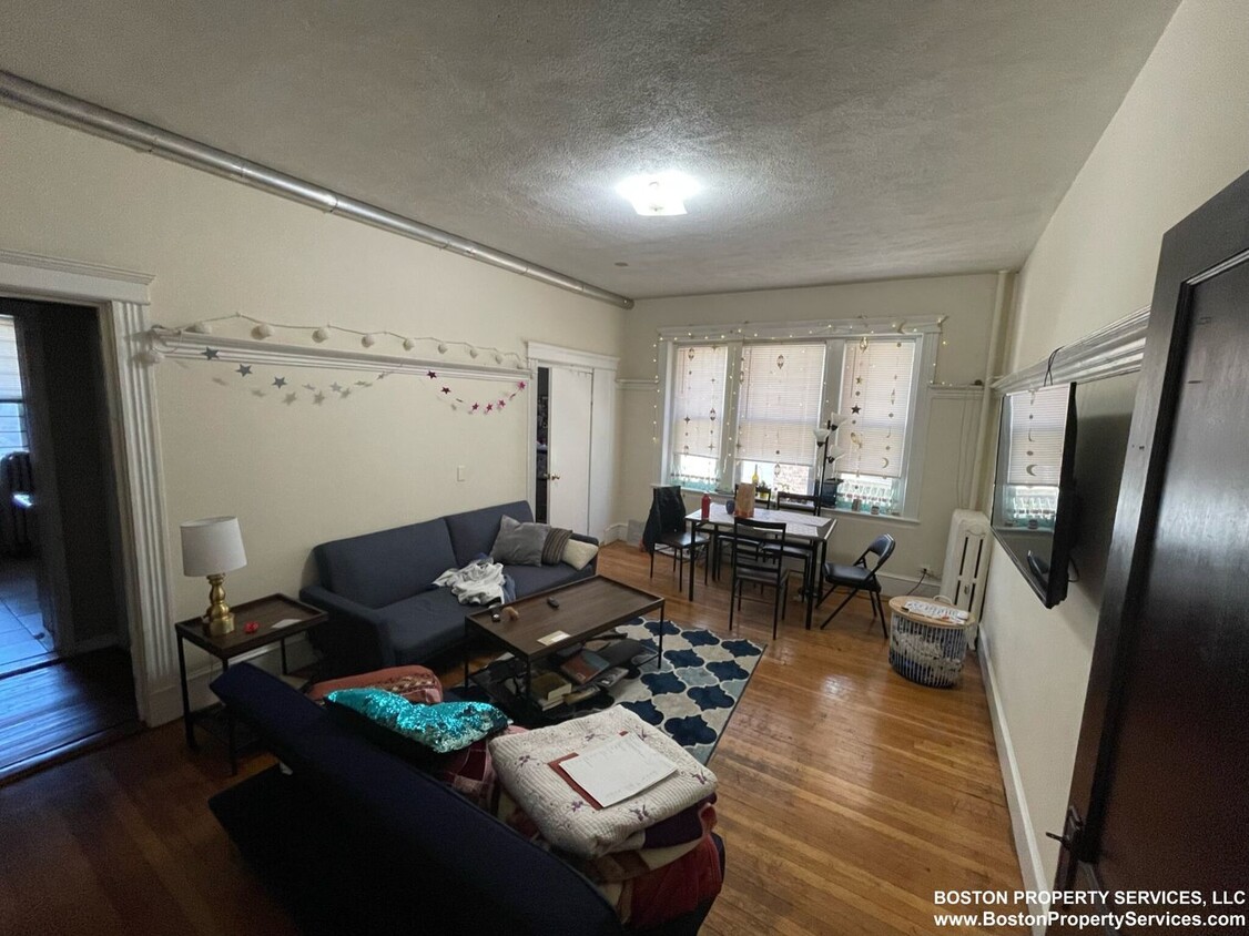 Building Photo - HOT ALLSTON LISTING!!!!