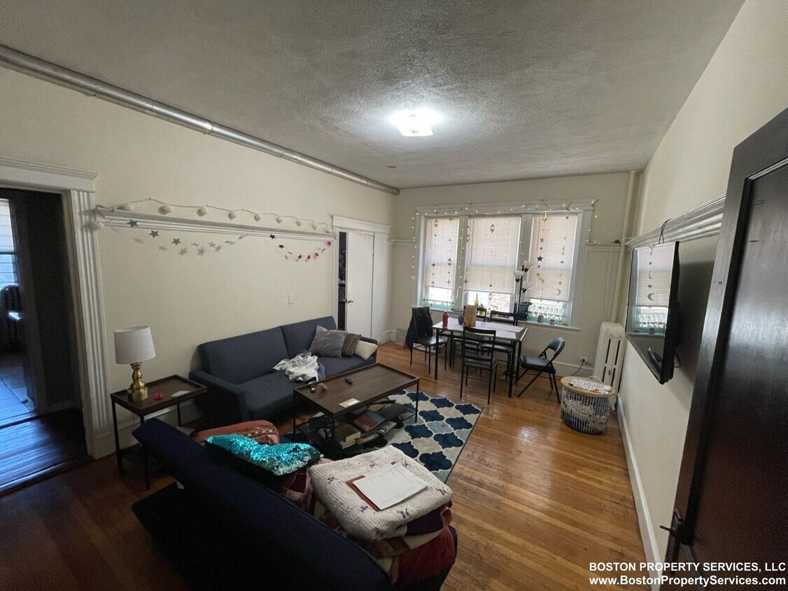 Foto del edificio - HOT ALLSTON LISTING!!!!