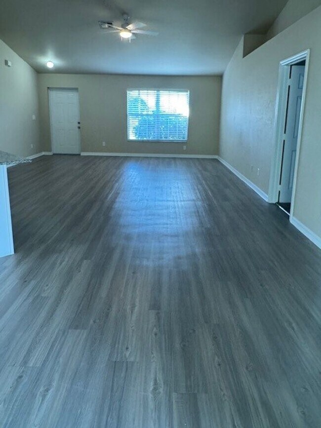 Building Photo - Cape Coral Home!