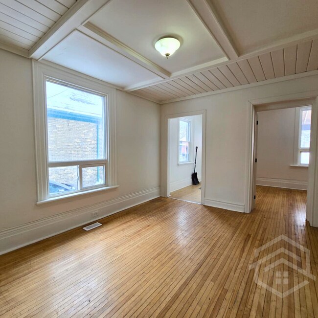 Photo du bâtiment - 2-Bedroom Main Floor Unit in London!!