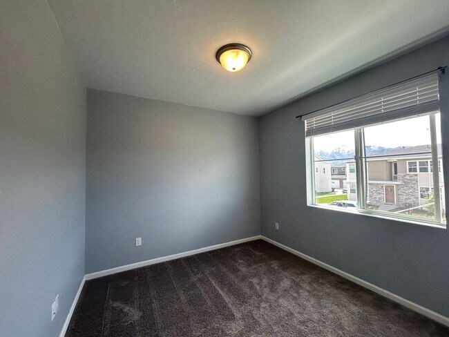 Foto del edificio - 3 Bedroom 2 Bathroom Townhouse in Payson, Utah!