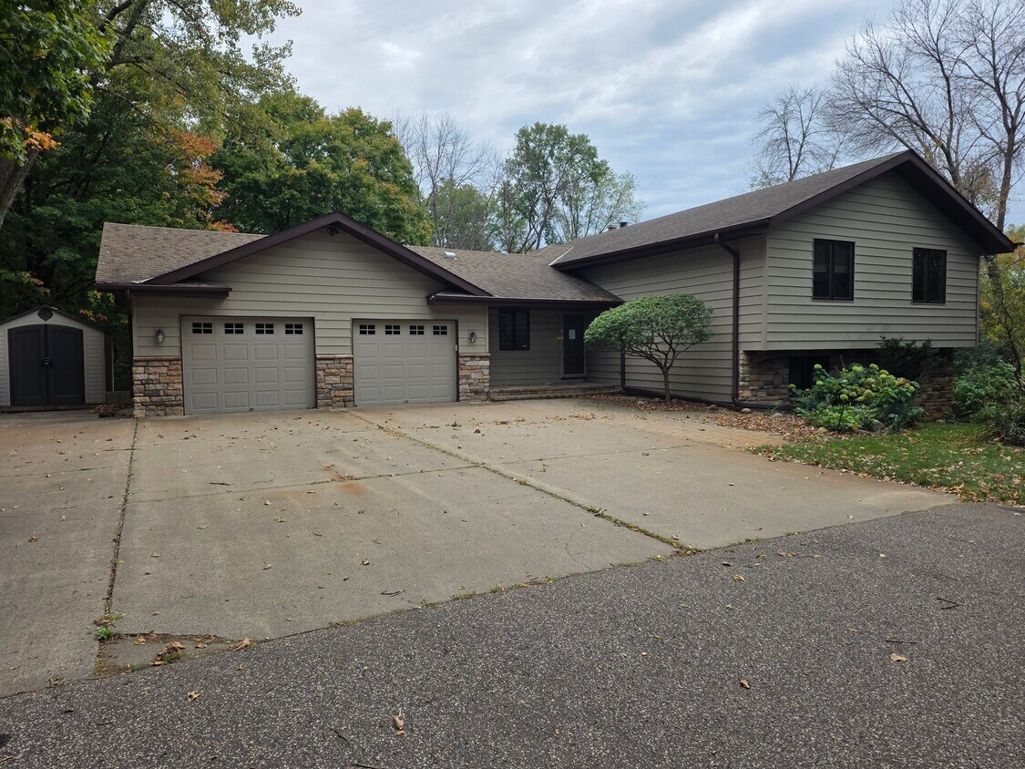 Primary Photo - 4110 Juneau Ln N