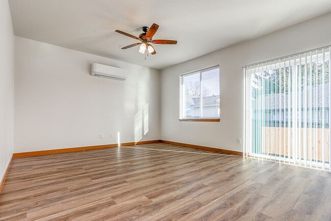 Foto del edificio - Beautiful 2 Bedroom Duplex in Great Washou...