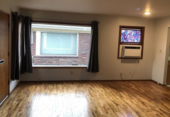 Foto del edificio - 903 W 10th St