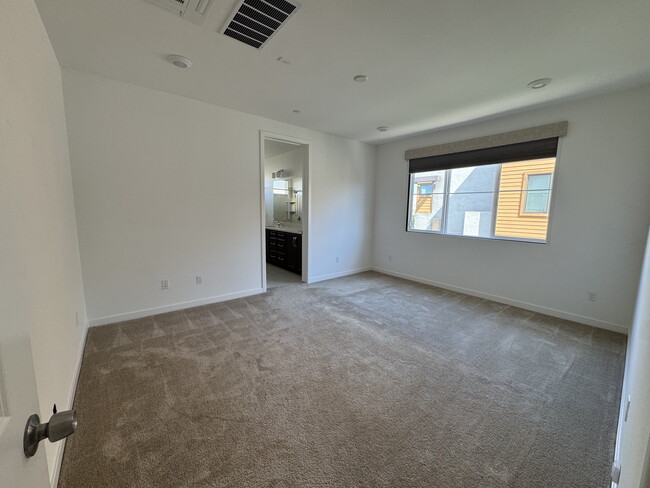 Building Photo - 5891 Cadence Ave