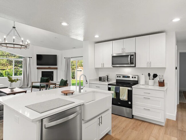 Foto del edificio - Fully Renovated 5BR Home with RV Parking & Designer Finishes