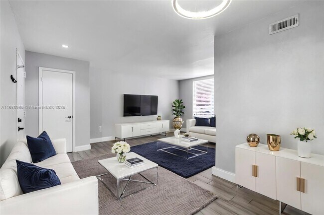 Foto del edificio - 1885 W 56th St