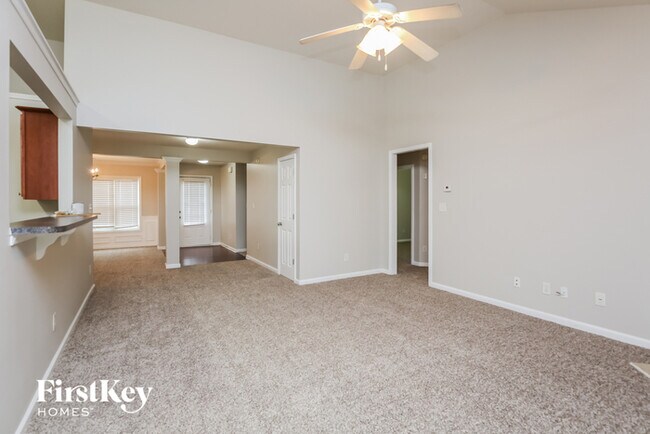 Foto del edificio - 2557 Woodford Ln NE