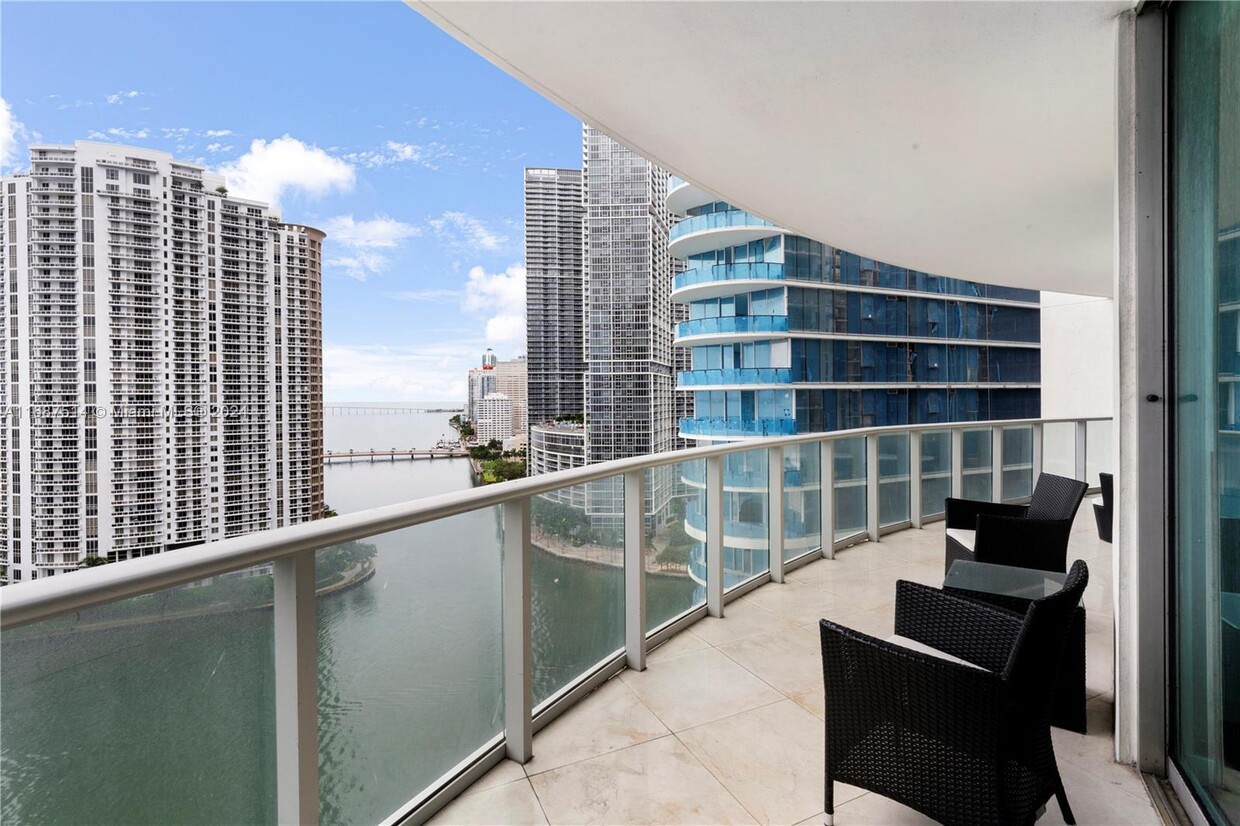 Foto principal - 300 S Biscayne Blvd