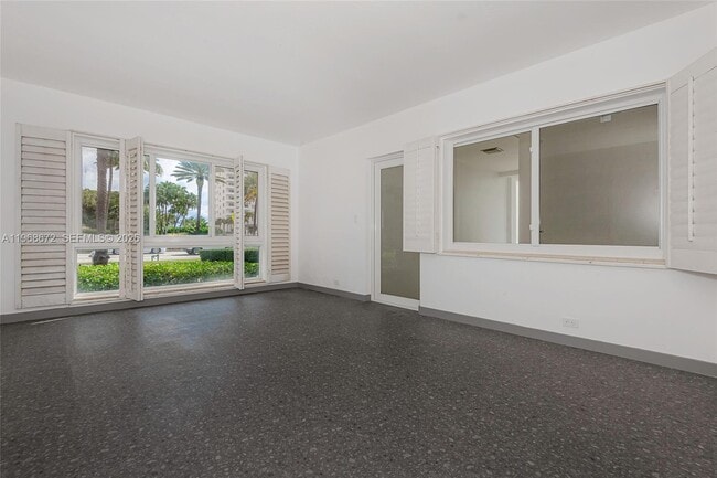 Foto del edificio - 9920 Collins Ave