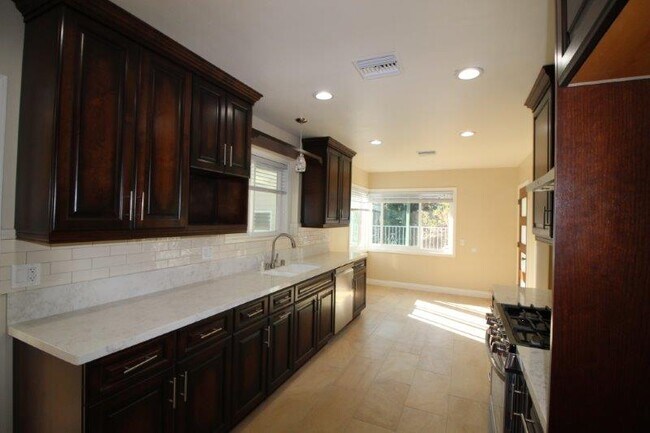 Building Photo - 1811 Coro Terrace
