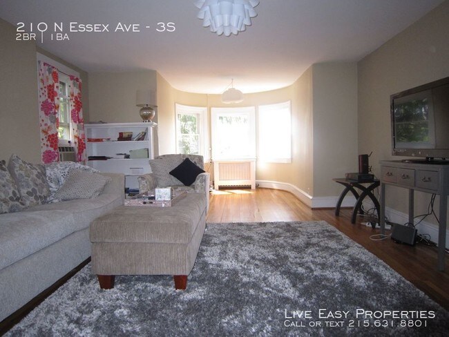 Building Photo - 210 N Essex Ave