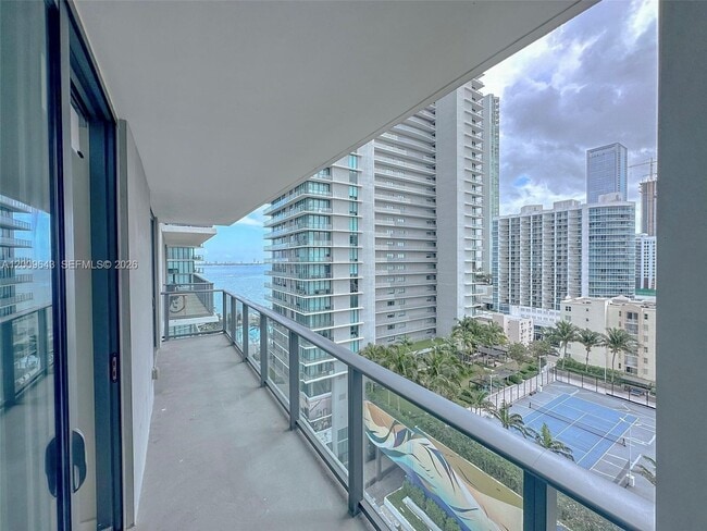 Foto del edificio - 501 NE 31st St