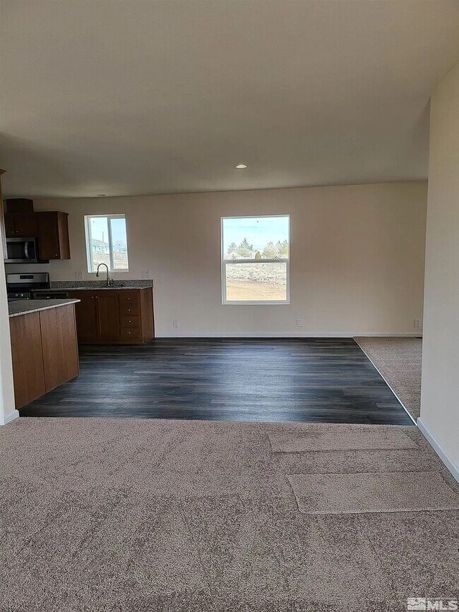 Foto del edificio - Spacious 3-Bedroom Home on 1.35 Acres with Valley Views – Dayton, NV