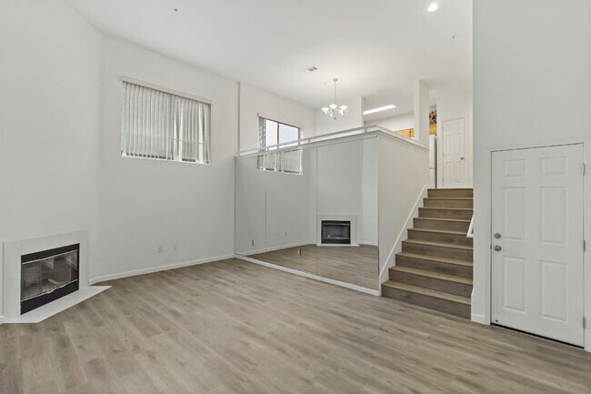 Building Photo - 812 Star Jasmine Ct
