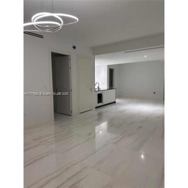 Building Photo - 300 Biscayne Boulevard Way