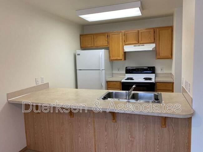 Foto del edificio - 2960 NW Tyler Ave