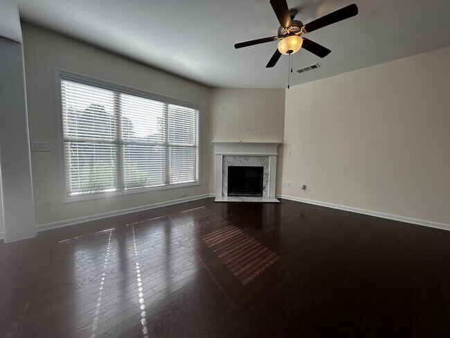 Foto del edificio - 1047 Haley Woods Ct