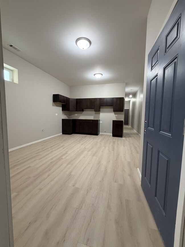 Foto del edificio - 24 N Pulaski Rd