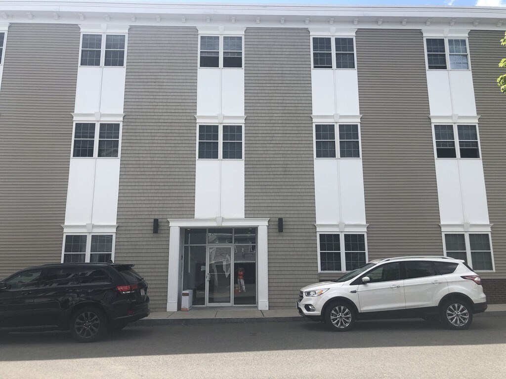 60 Pearl Pl Unit 206, Braintree, MA 02184 Room for Rent in Braintree