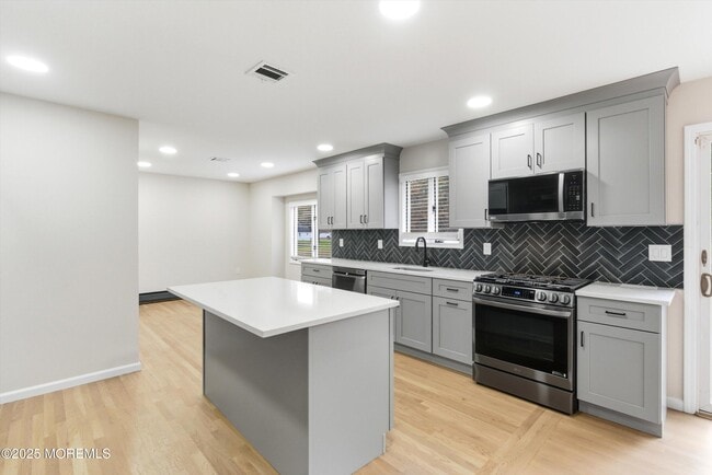 Building Photo - 257 Alexander Ave