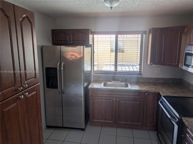 Foto del edificio - 2740 W 61st St