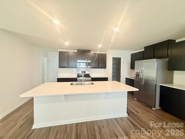 Building Photo - 2834 Oldfield Dr