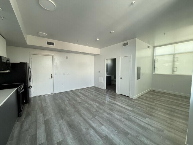 Building Photo - 700 N Spaulding Ave