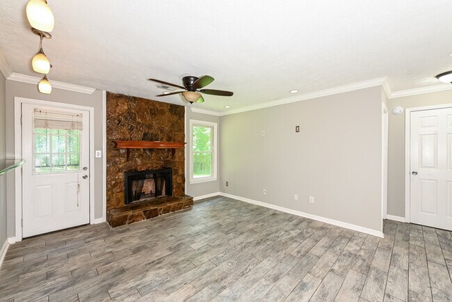 Foto del edificio - 3 Bedroom Home in Riverdale, GA