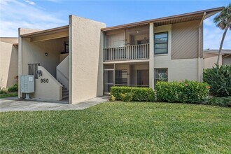 Building Photo - 980 Palm View Dr