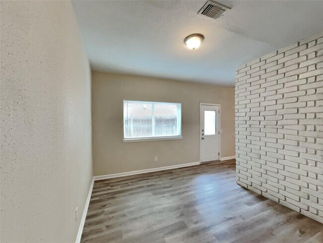 Foto del edificio - 13530 Clayton Hill Dr